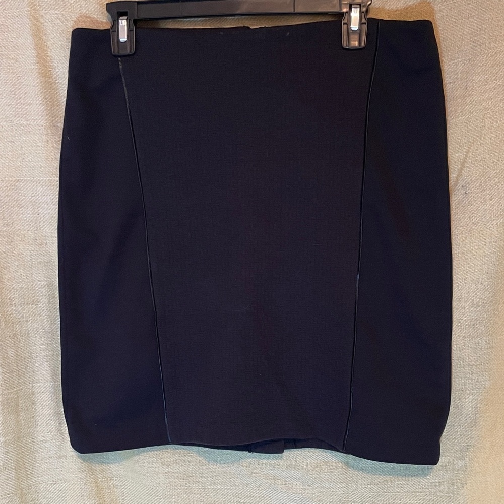 laundry by shelli segal A- Line Black skirt Size 6